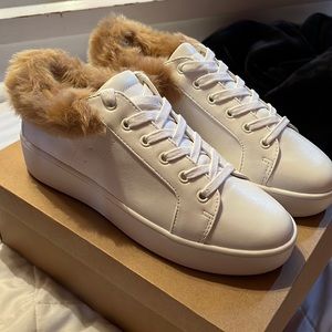 NEVER WORN Steve Madden fur lined sneakers womens 9.5 (fits like a 9)
